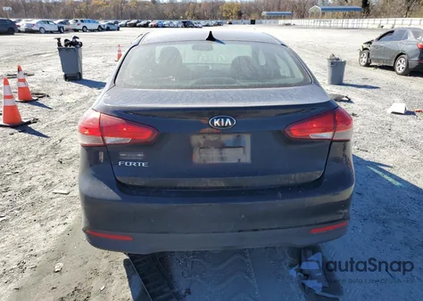 2017 Kia Forte Lx z USA, uszkodzony, nr VIN 3KPFL4A79HE068112